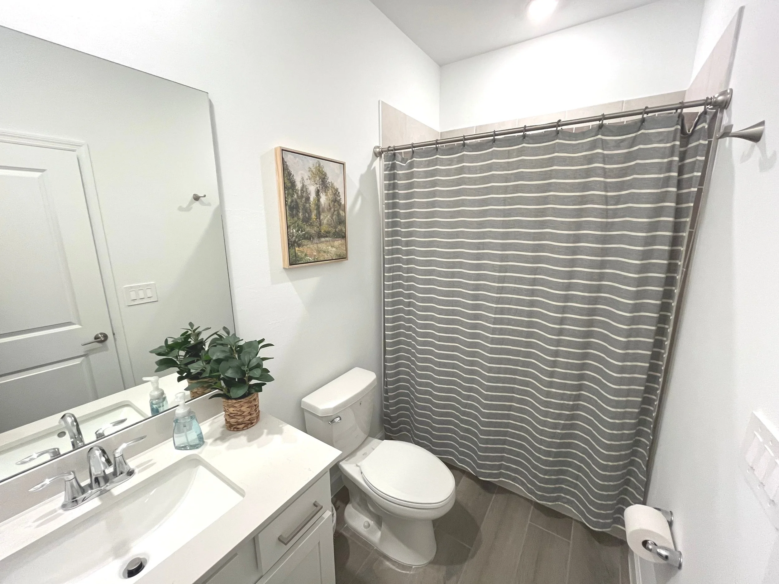 Shared Bathroom # 2 full tub
