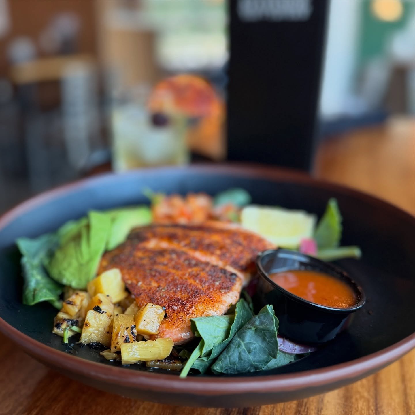 It&rsquo;s lunchtime at Stateside!!!
&bull;
&bull;
&bull;
&bull;
#lunch #goingstateside #nj #njbar #salad #polebowl