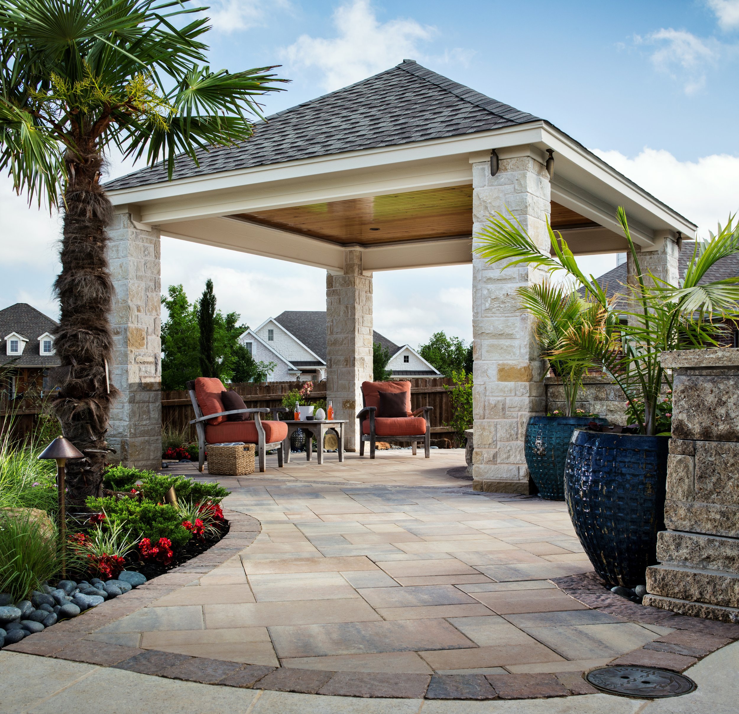 JWL_RES_BEL2015_Patio_Walkways_Borders_LafittGranaSlab_Bergerac_001.jpg