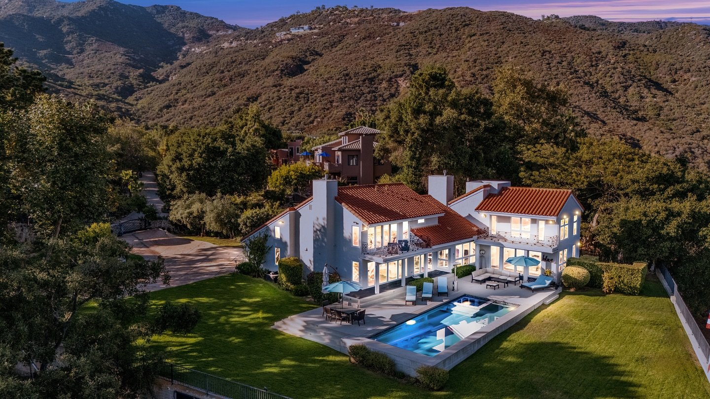 Malibu mountains beauty shot by Magma Blue Studios 📸✨Book your shoot online or give us a call at (562) 742-6232 #magmabluestudios #realestatelosangeles