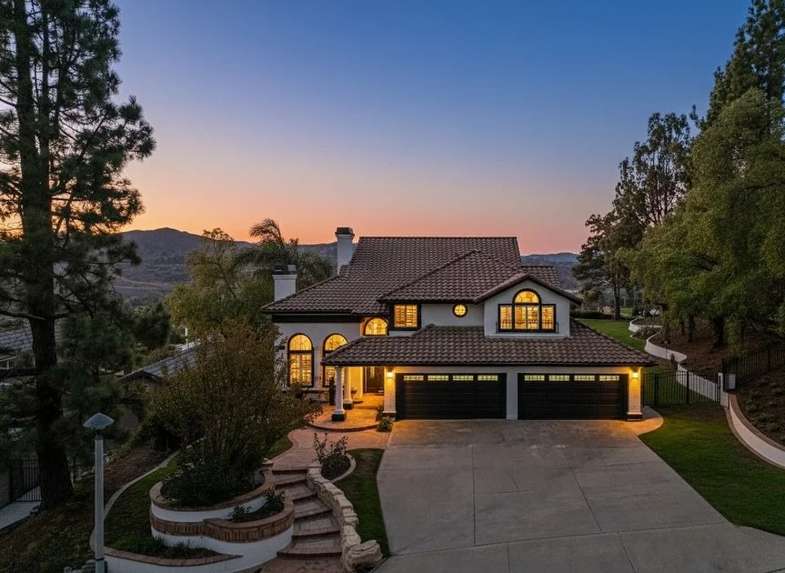 Sunset in Yorba Linda 🌞 Thank You Brenda ! 

We make your real estate photography stress-free and spectacular:

Unwavering quality: Owner/photographer Marcel is your dedicated eye, ensuring consistent excellence on every project.

Lightning-fast del