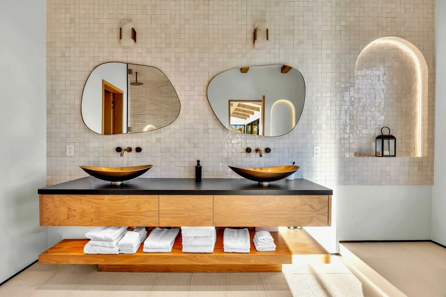 Focusing on natural light and interior details in this recent shoot in a malibu estate.

As the sole photographer at Magma Blue Studios, I personally handle every frame to ensure your luxury listing is captured with an intentional, artistic eye.
If y