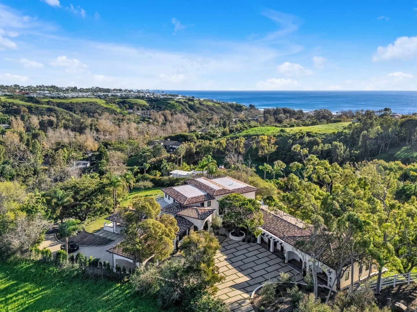 Malibu Magic Captured. 🌊✨

&nbsp;&nbsp;&nbsp;&nbsp;&bull;&nbsp;&nbsp;&nbsp;&nbsp;A Personal Touch: You&rsquo;ll work directly with our owner/photographer, Marcel, who treats every Malibu property like a work of art.
&nbsp;&nbsp;&nbsp;&nbsp;&bull;&nb