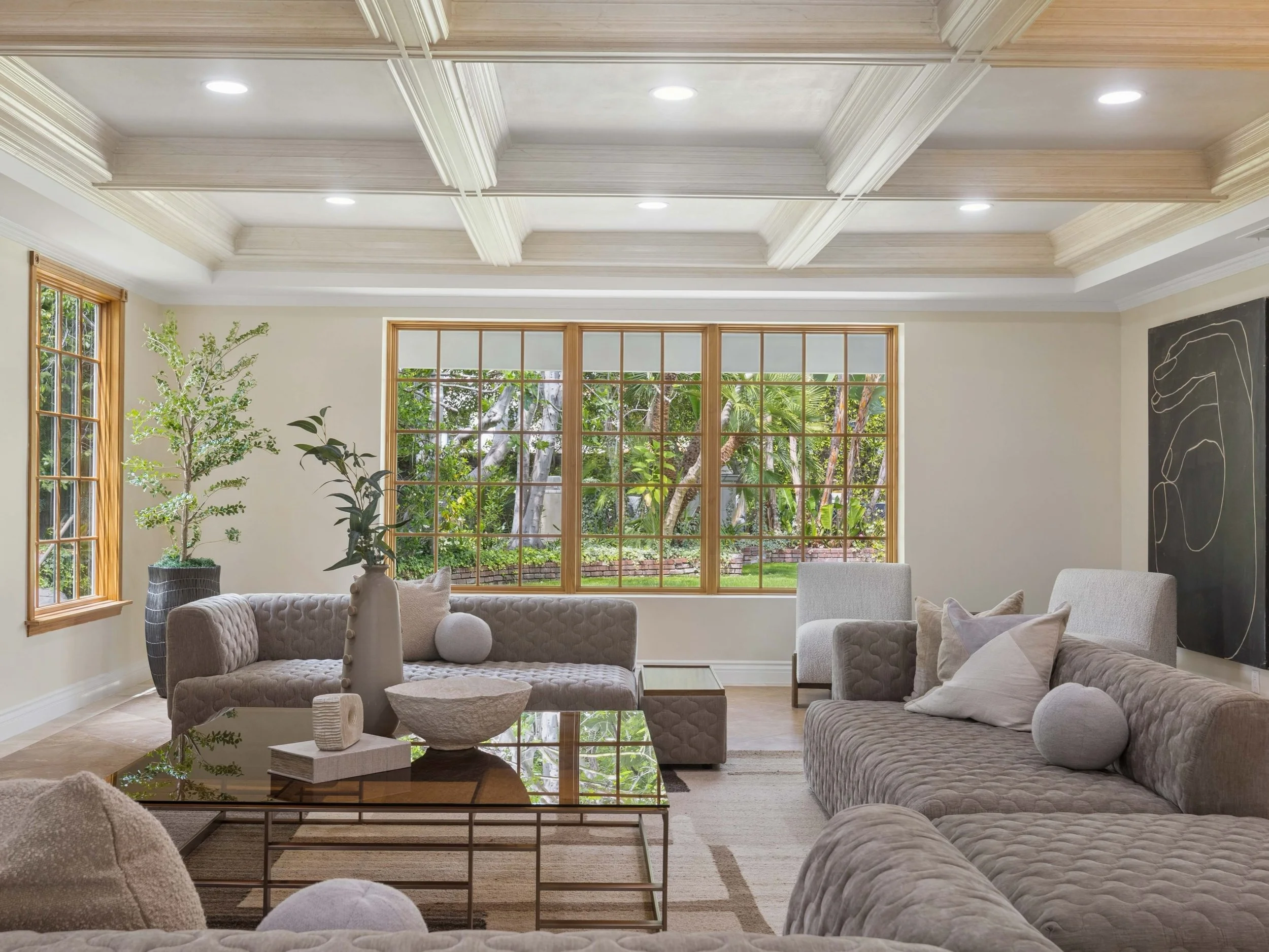 Taking you inside this Hancock Park beauty today! 📸 Showcasing a home&rsquo;s true character is what we do best. 

Outstanding properties deserve magazine-quality media, and my goal is to make getting that media completely effortless for you.
When y