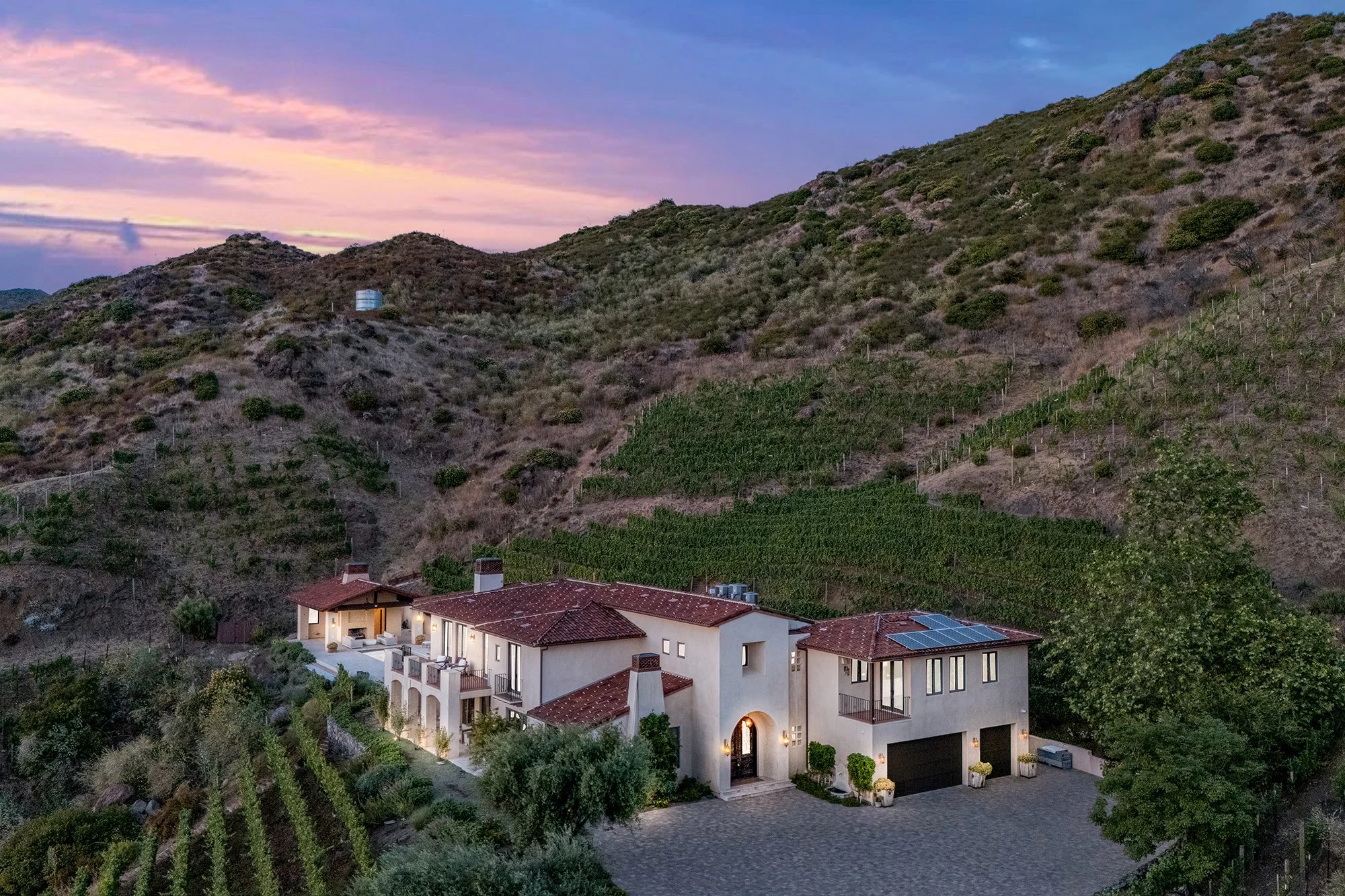 magma blue studios real estate photo.jpg