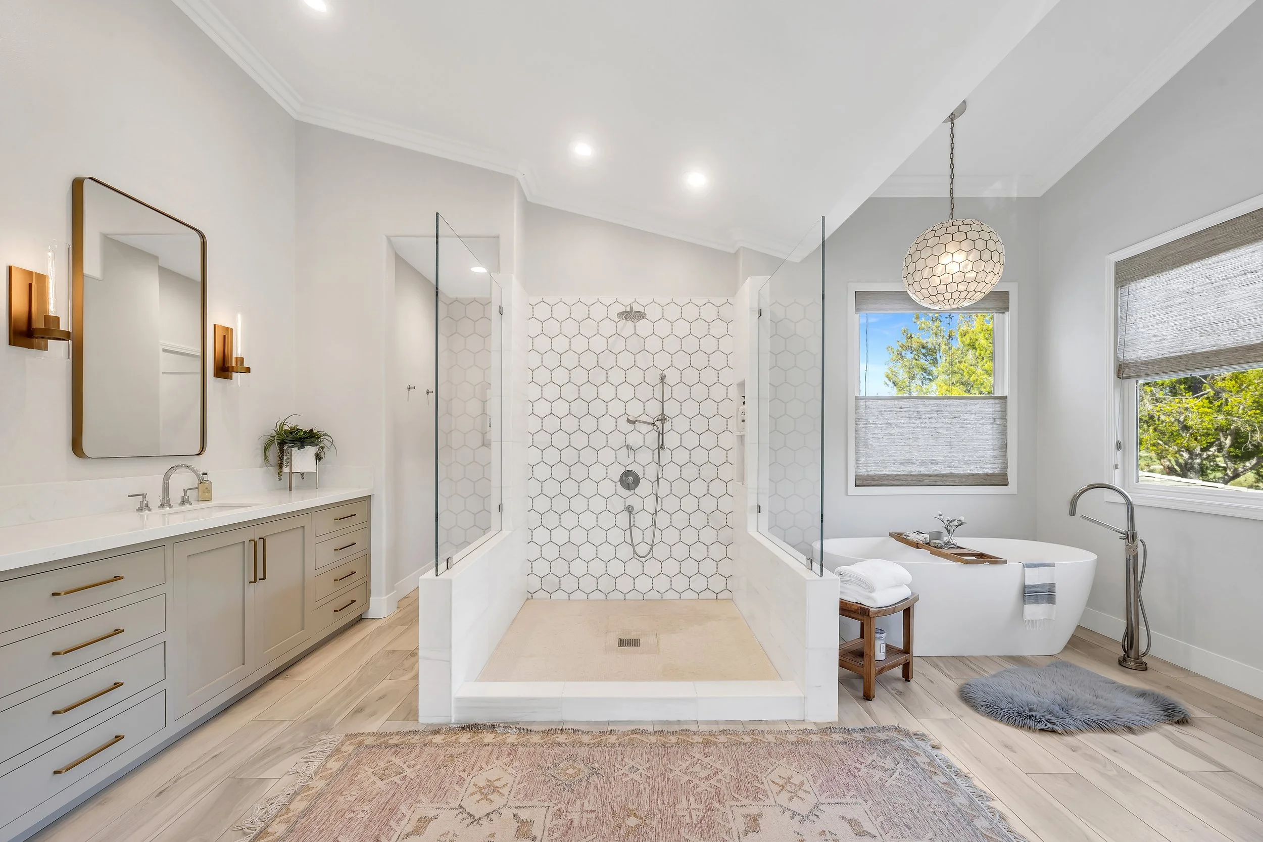 bathroom real estate photo Los Angeles.jpg