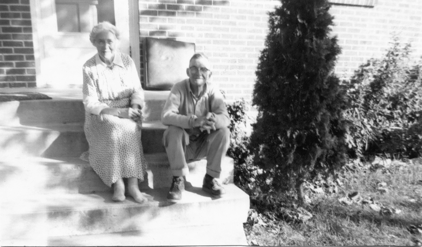 chasMary_sittingSteps_e_nf.png