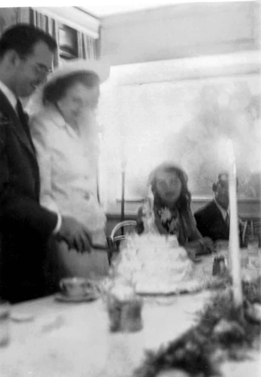 gma_gpa_cutCake_wedding.png