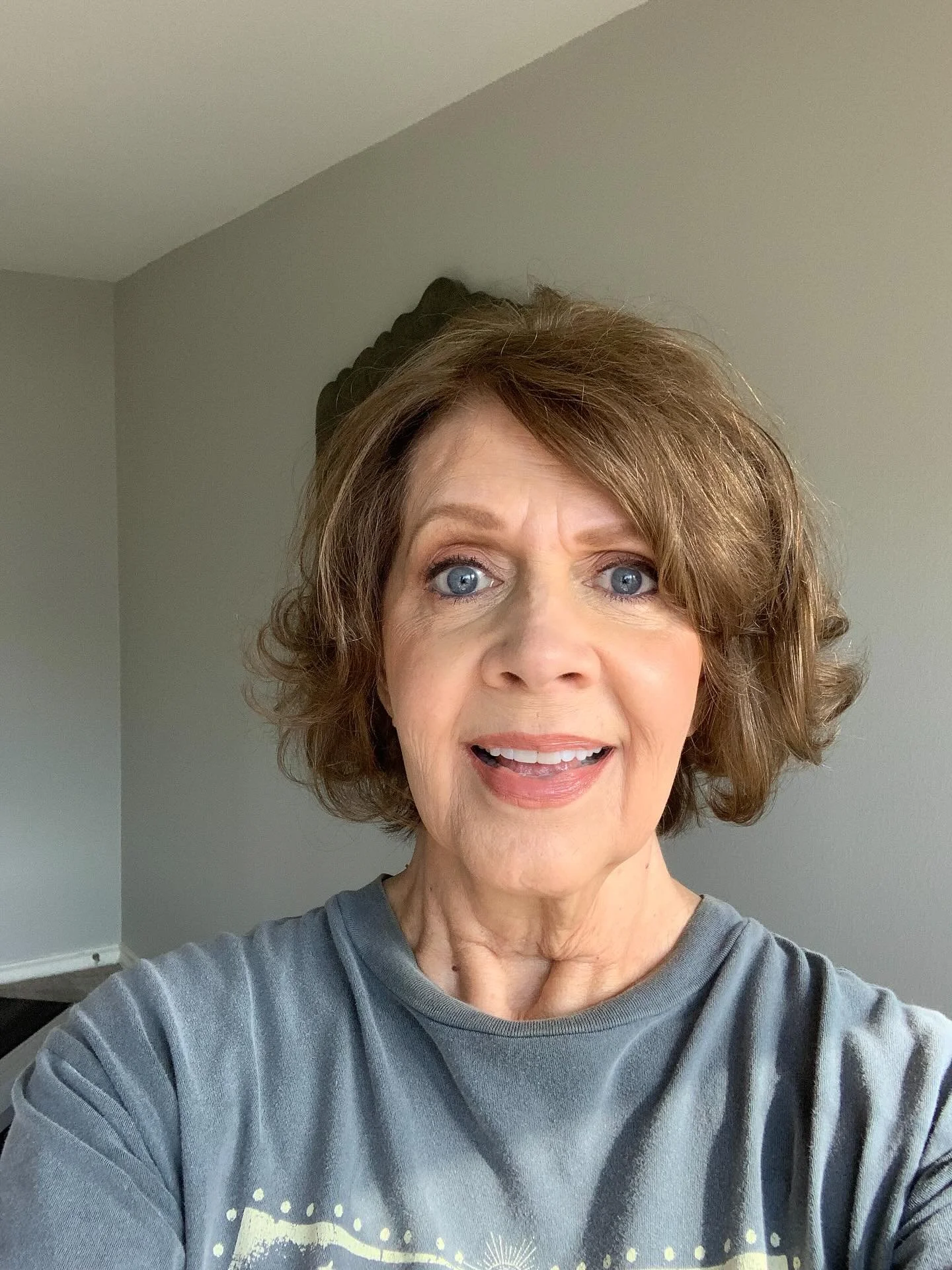Happy Friday Friends! Just finished my workout upstairs in my little gym where I can see the beautiful blue sky, the birds in the trees and the squirrel scampering across my neighbor&rsquo;s roof. 

I hope you&rsquo;ve had a wonderful week. If not, t
