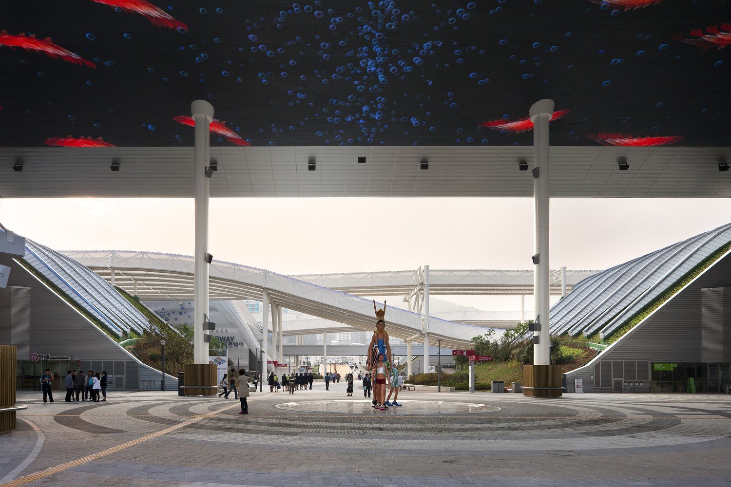 Intersection_between_LCD_atrium_and_main_circulation_Youngchae_Park.jpeg