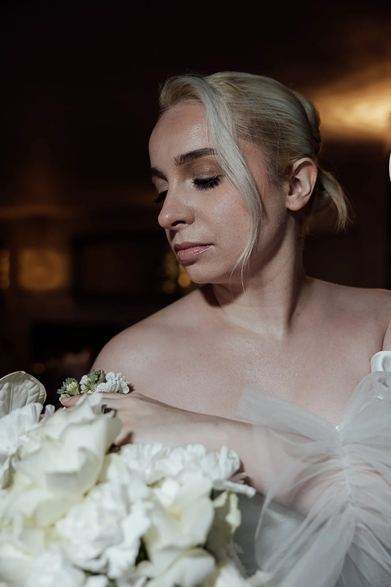 Soft bridal portrait featuring natural makeup and white wedding flowers, styled for a modern Kent wedding shoot.
