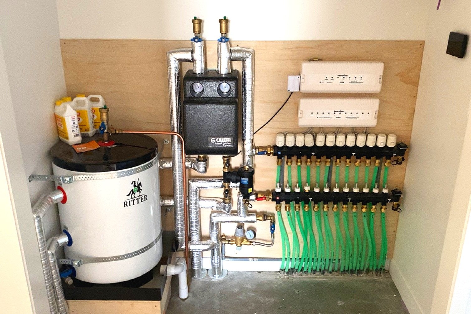 Heating manifold, Rohan Mahon plumbing & drainlaying, Heating technician Invercargill, Heating technician Southland, Underfloor heating southland, underfloor heating Invercargill, Underfloor heating installer southland, Underfloor heating installer I
