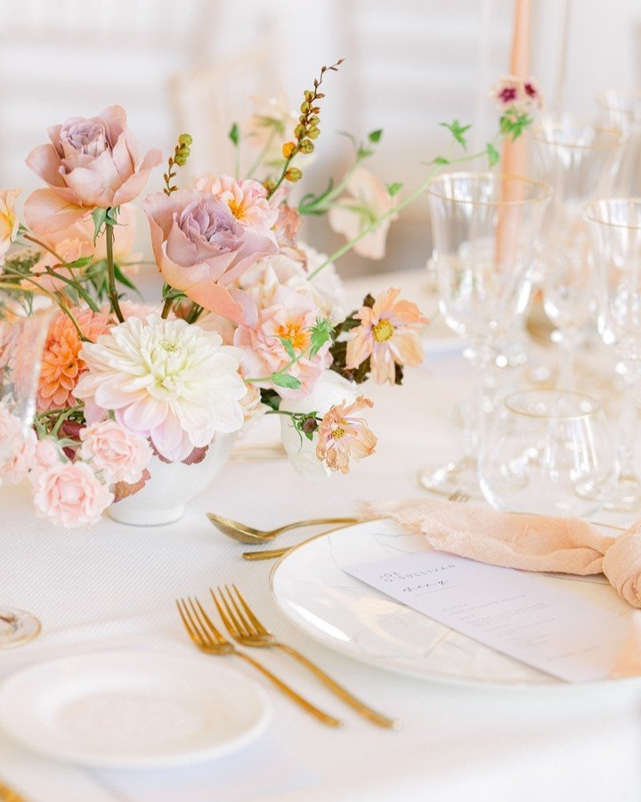Oh so dreamy details for Kate and Richard's wedding breakfast at @deerparkcountryhouse last September. 

The Orangery was styled elegantly for 150 guests with seasonal floral arrangements and rows of flickering candlelight. It looked even more beauti