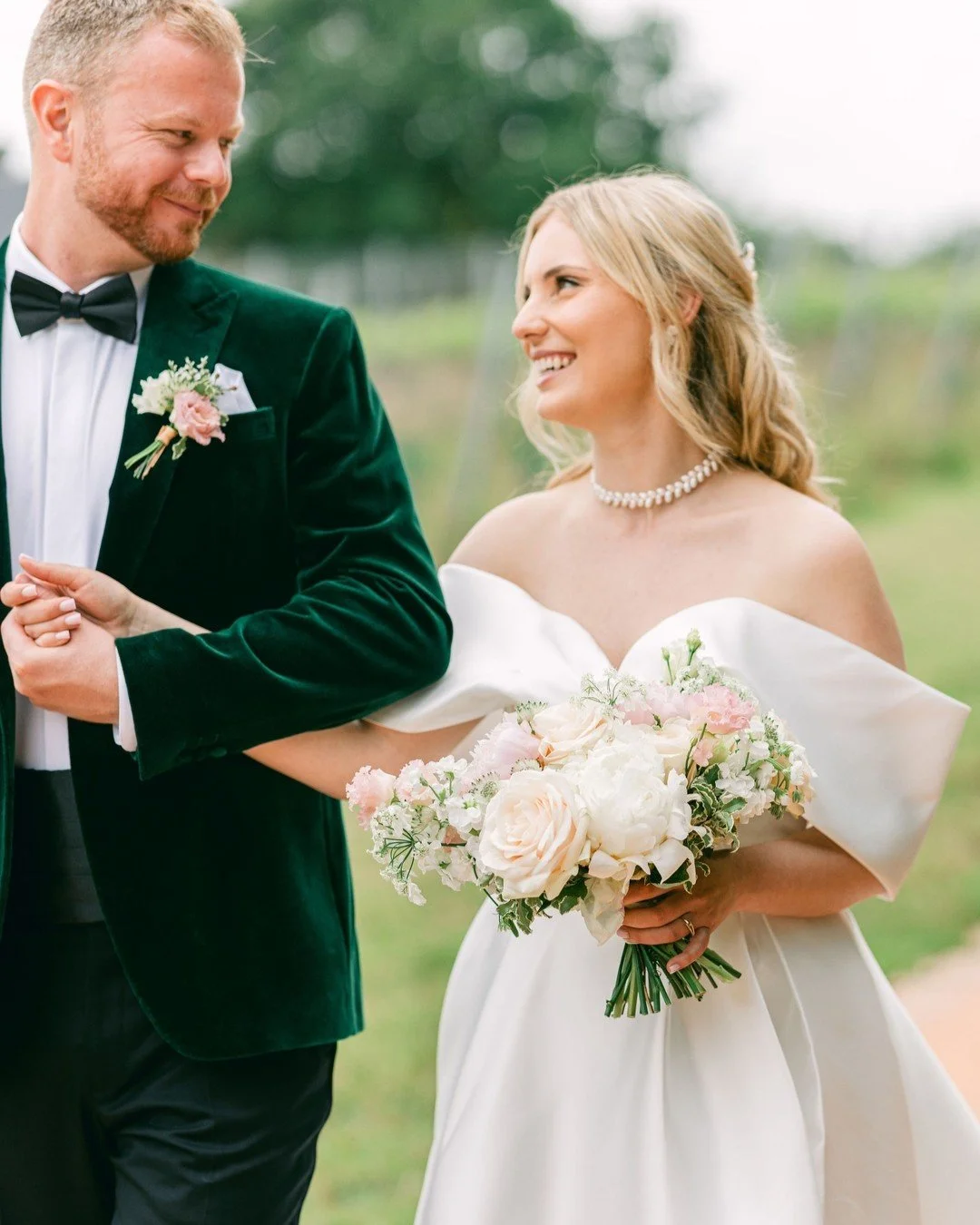 Sweet moments with Olya &amp; Stephen from their micro wedding at the beautiful @brickhousevineyard earlier this summer.

I had so much fun capturing these two in a few of my favourite spots in the vineyard. I can never resist those incredible countr