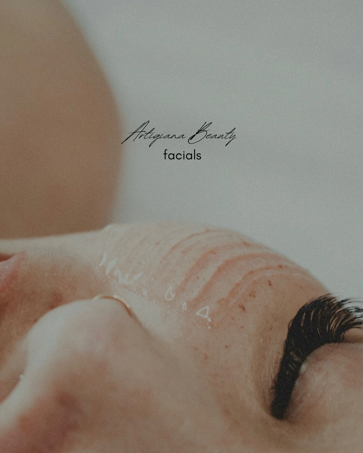 Swipe ⬅️ to discover the wide range of facials we provide! Don&rsquo;t hesitate to send me a direct message if you have any questions about your skin type or if you&rsquo;d like recommendations for services that align with your goals 🤗 

#yycfacials