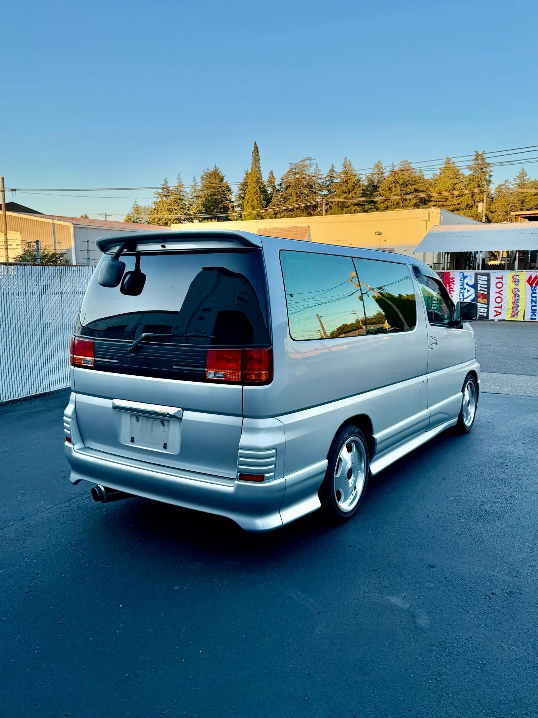 1998 Nissan Elgrand JDM car for sale — photo 4 of 15
