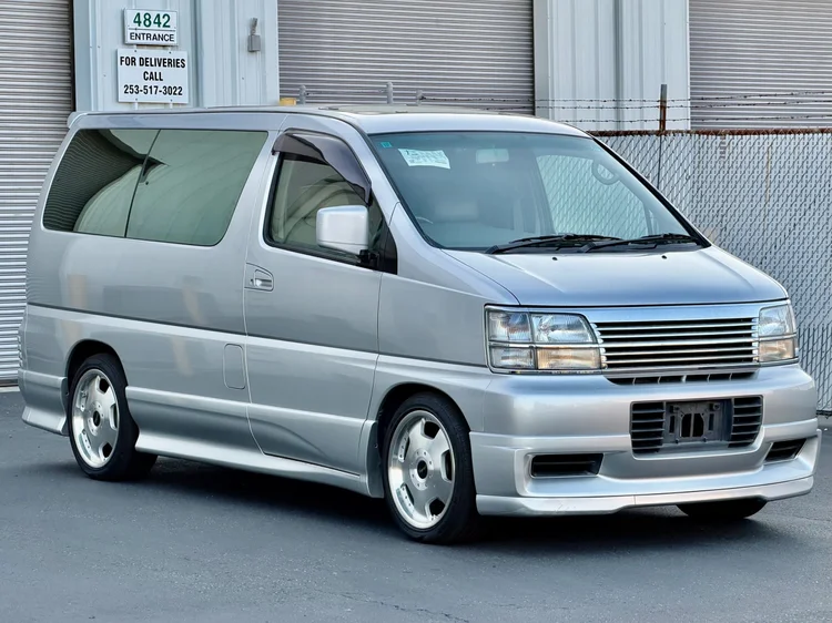 Silver 1998 Nissan Elgrand