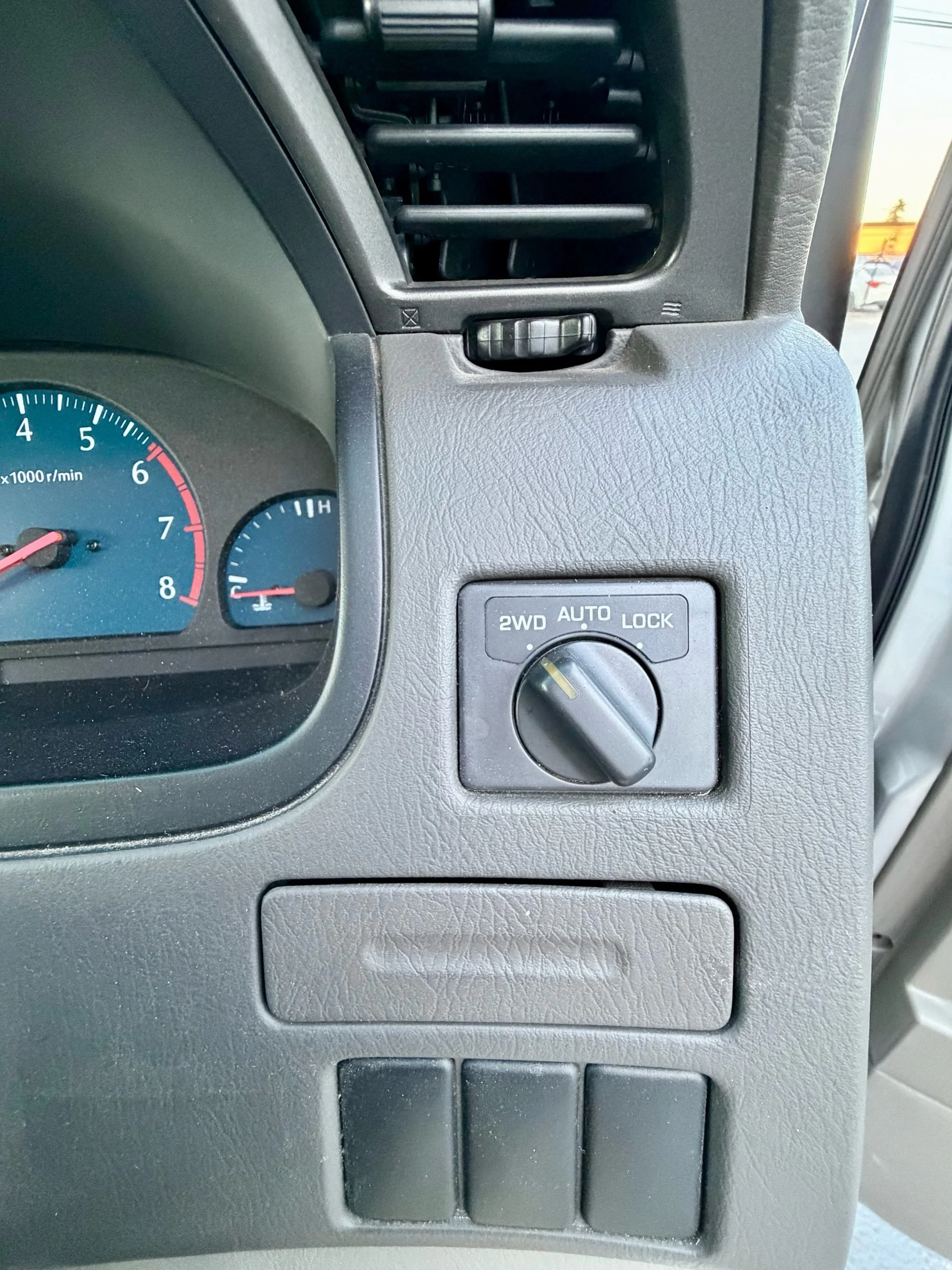 1998 Nissan Elgrand JDM car for sale — photo 6 of 15