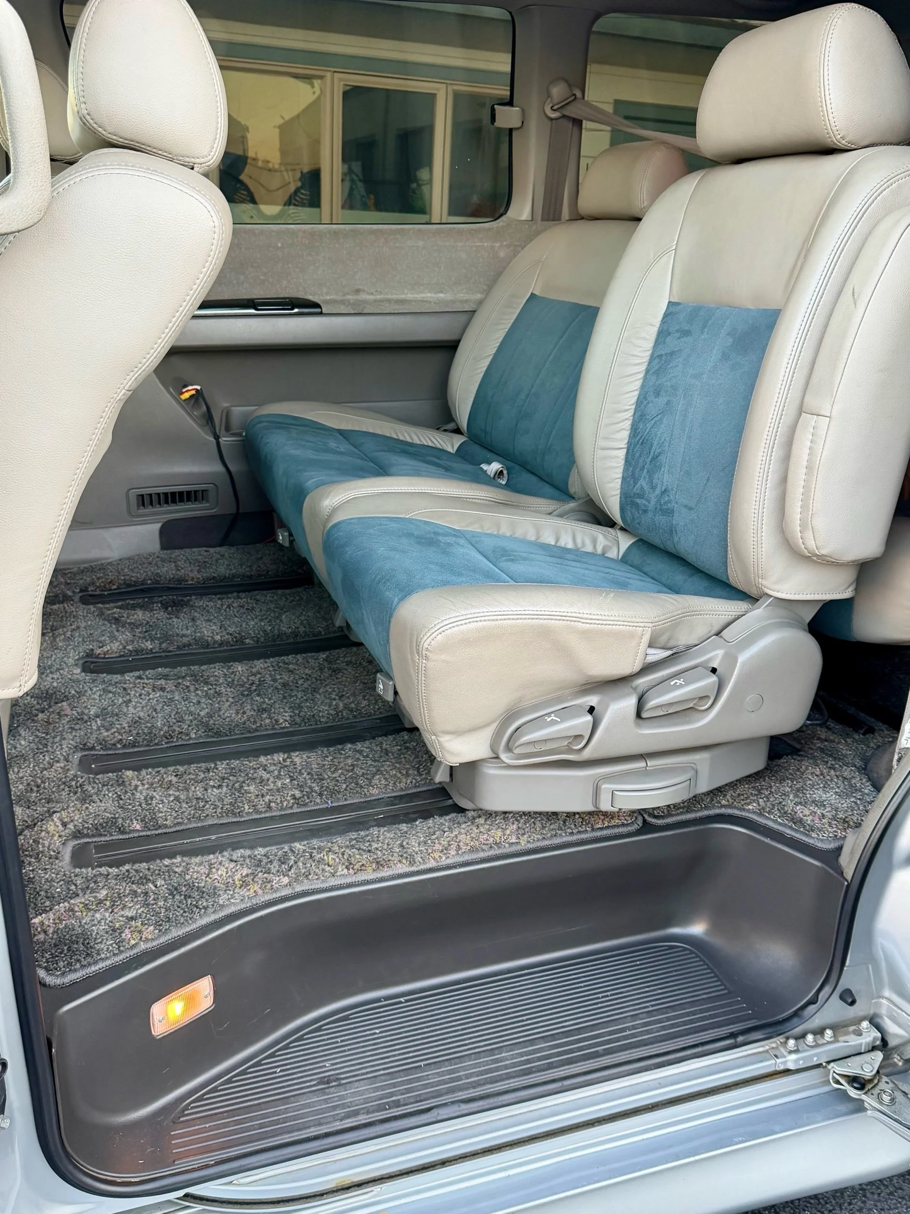 1998 Nissan Elgrand JDM car for sale — photo 11 of 15