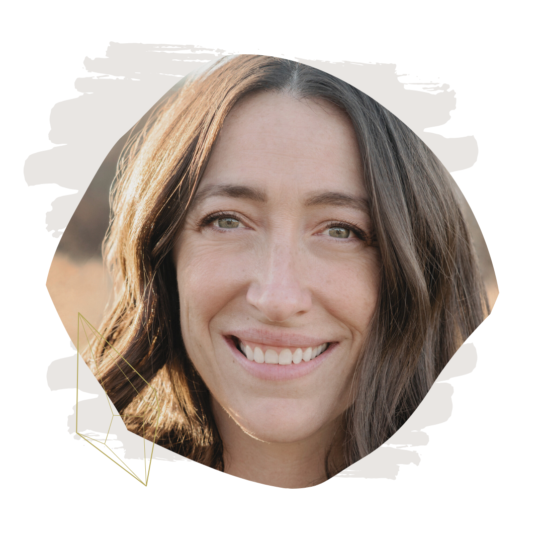 Sarah Persitz, Reiki Master, Breathwork Facilitator, and Intuitive Coach who is a deeply intuitive healer who weaves together the physical and spiritual, bridging the worlds of the seen and unseen.