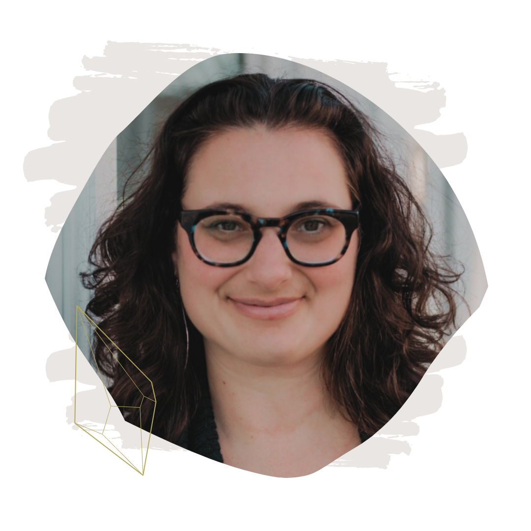 Lisa Patrick, a psychotherapist working with adults with depression, anxiety, grief, life transitions, trauma/PTSD, postpartum depression/anxiety, complex family dynamics, low self esteem, burnout.