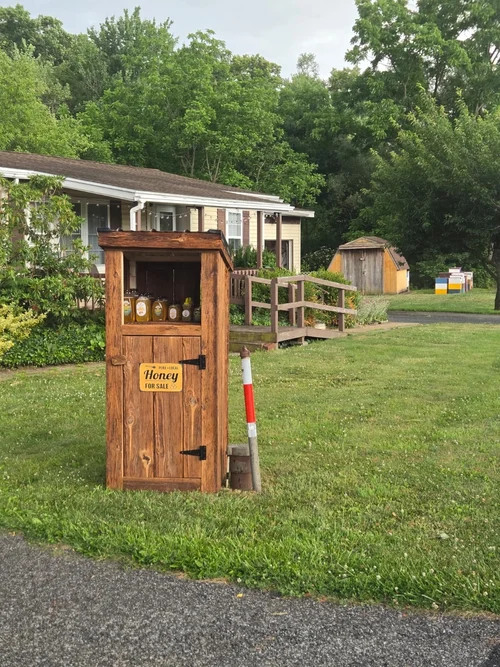 Twin Rivers Apiary Reinholds Roadside Stand