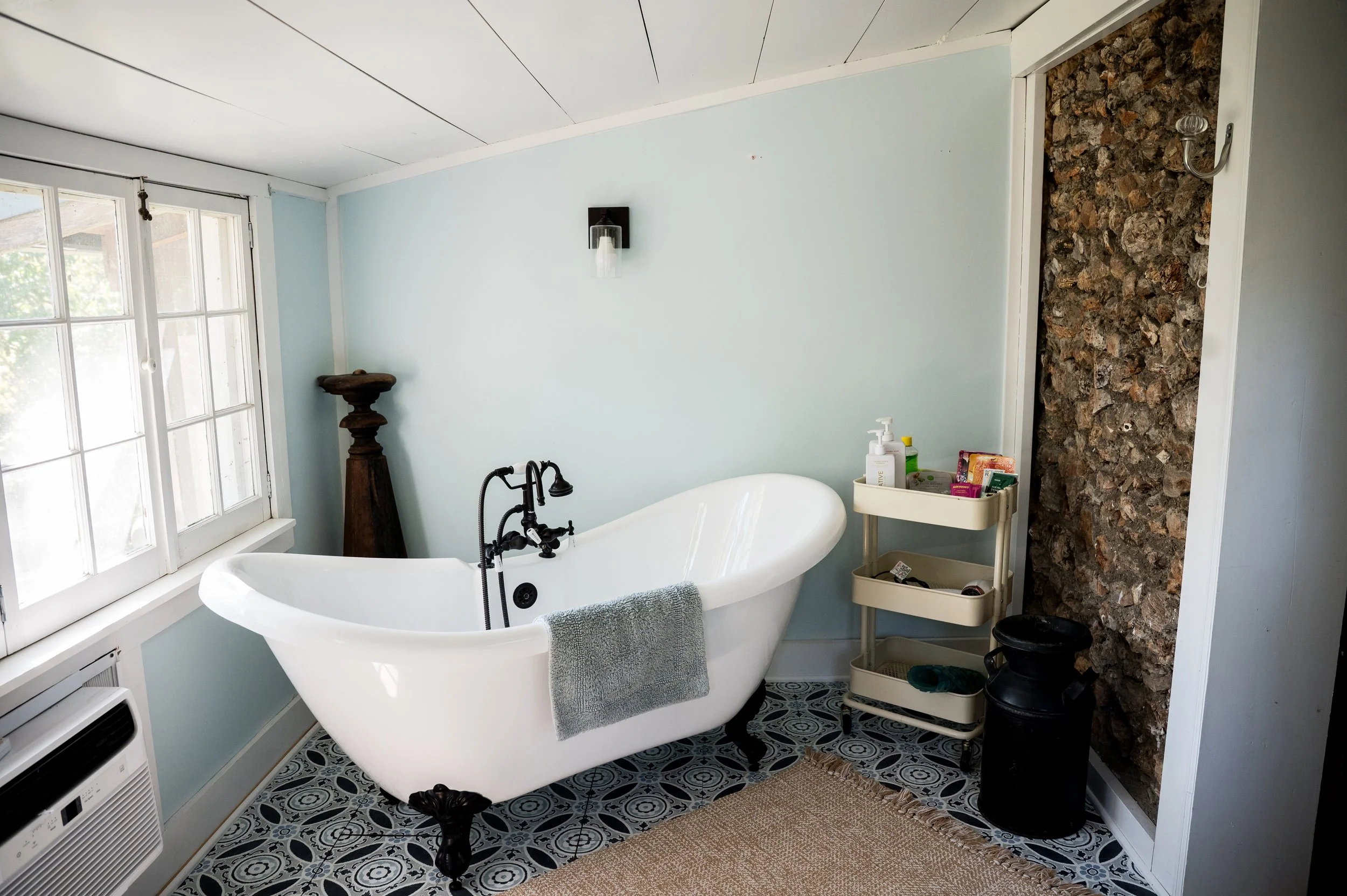 Scott_CabinAirbnb_Oct_25-17.jpg