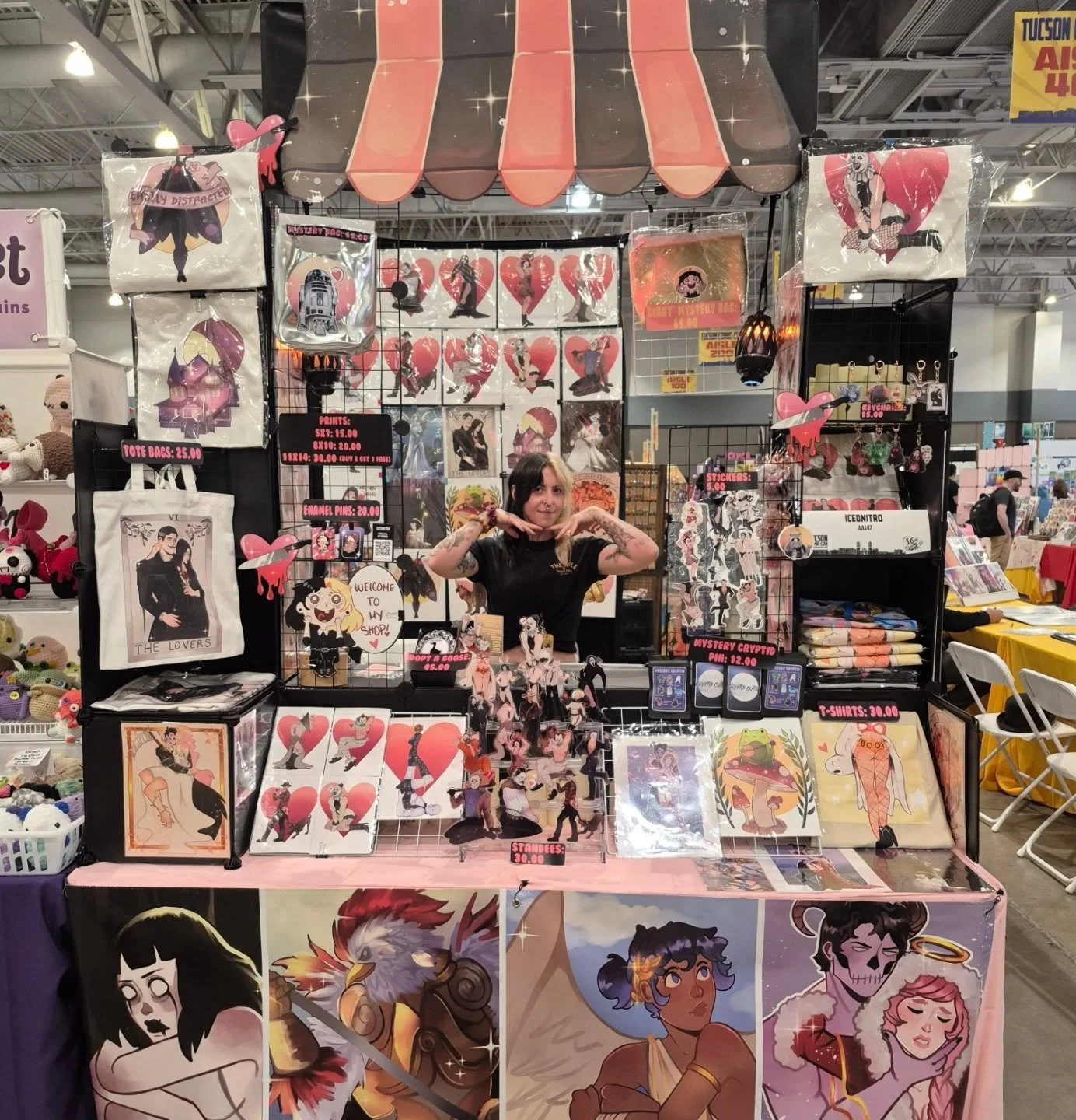 A big, mushy thank you to everyone who came to check us out at @tucsoncomiccon :) 

I saw so many wonderful new faces, as well as returning ones!! Yall never fail to make TCC one of my FAVORITE cons every year 🥰
Until next year!! ❤️❤️