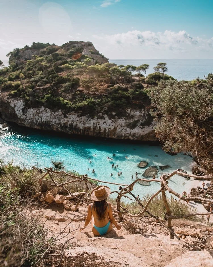 Retreat feature MALLORCA 🇪🇸 

October 3rd-10th, 2026
Spots are already filling so I figured I needed to post 🤪

You get to enjoy:
7 nights stay in your chosen ensuite room @laserraniamallorca 🛌 

Three daily vegetarian meals 🥘 

Morning asana an