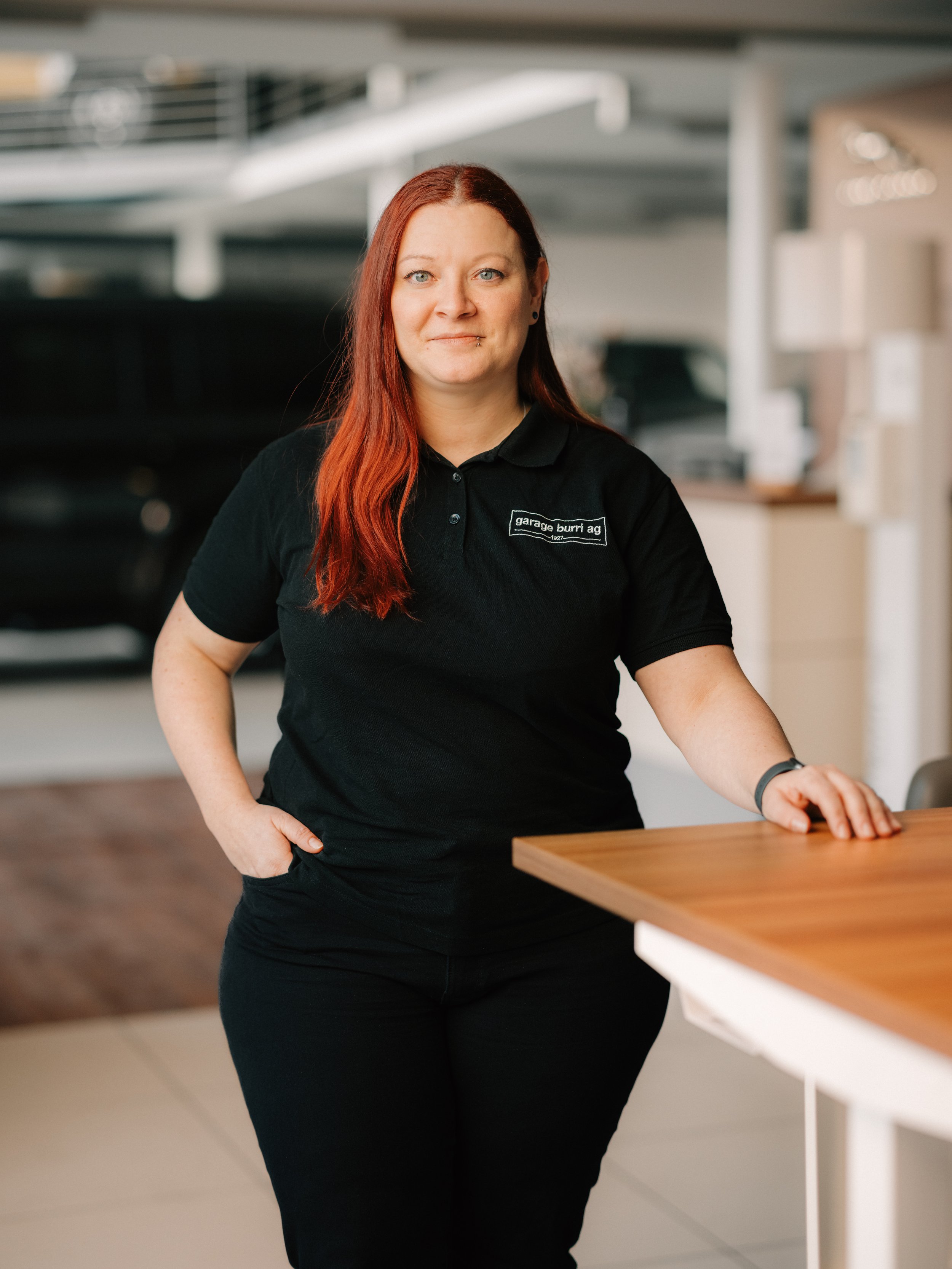 Platzhalter für ein Profilbild mit einer stilisierten Silhouette eines Kopfes und Schultern.