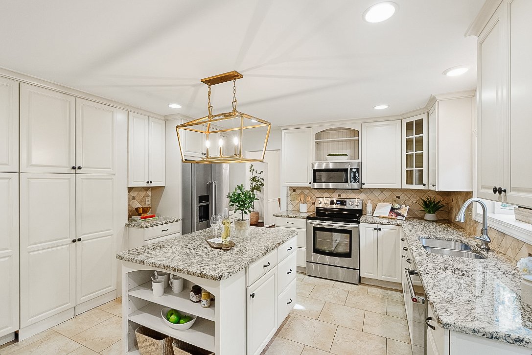 MOSS ROAD, STERLING, VA:
This stunning kitchen shines with elegant gold-plated hanging lights and a striking marble stone finish, creating a luxurious and timeless atmosphere.