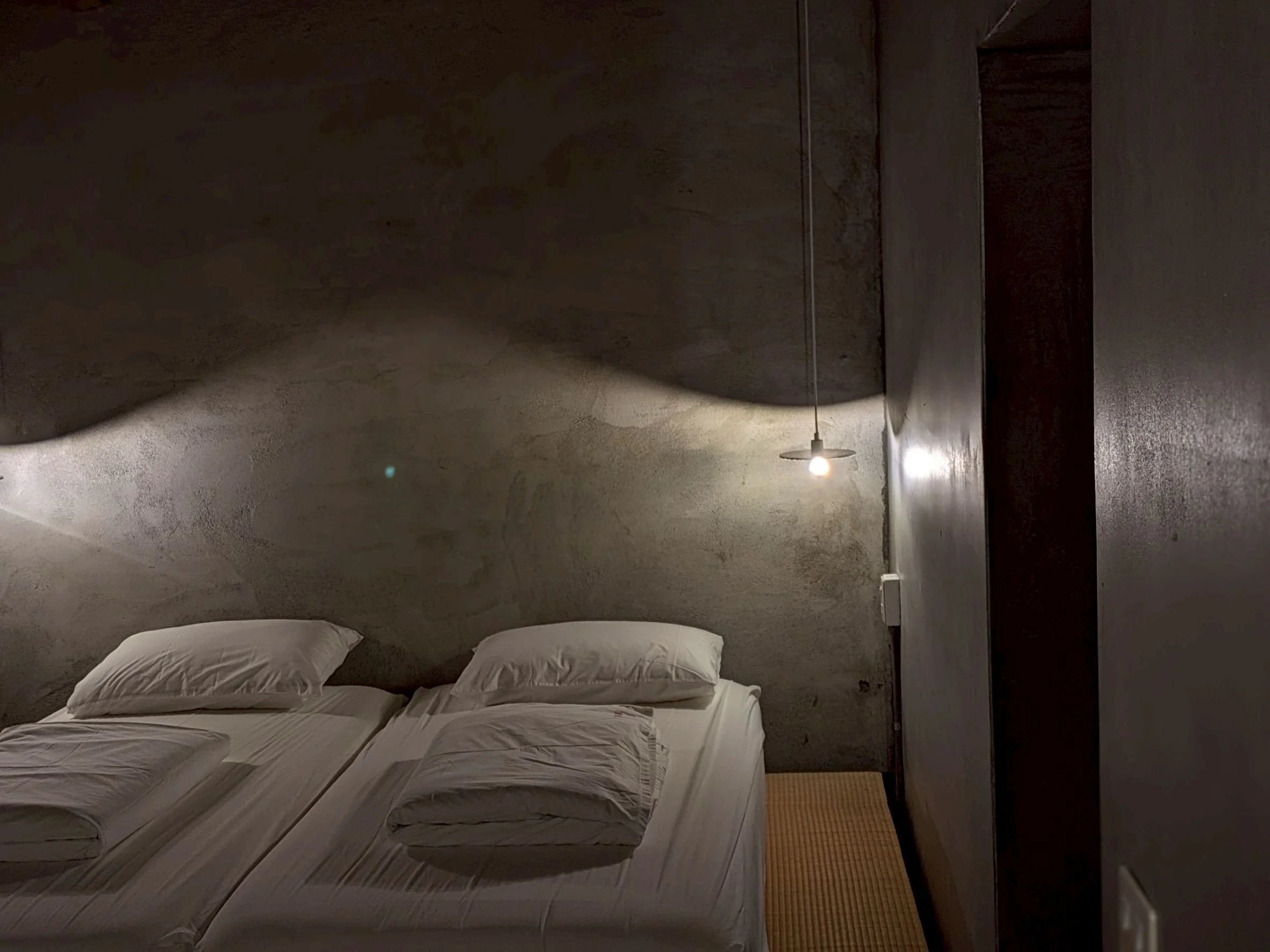 Four-Person Suite with Bathtub
四人套房附浴缸｜四張單人床