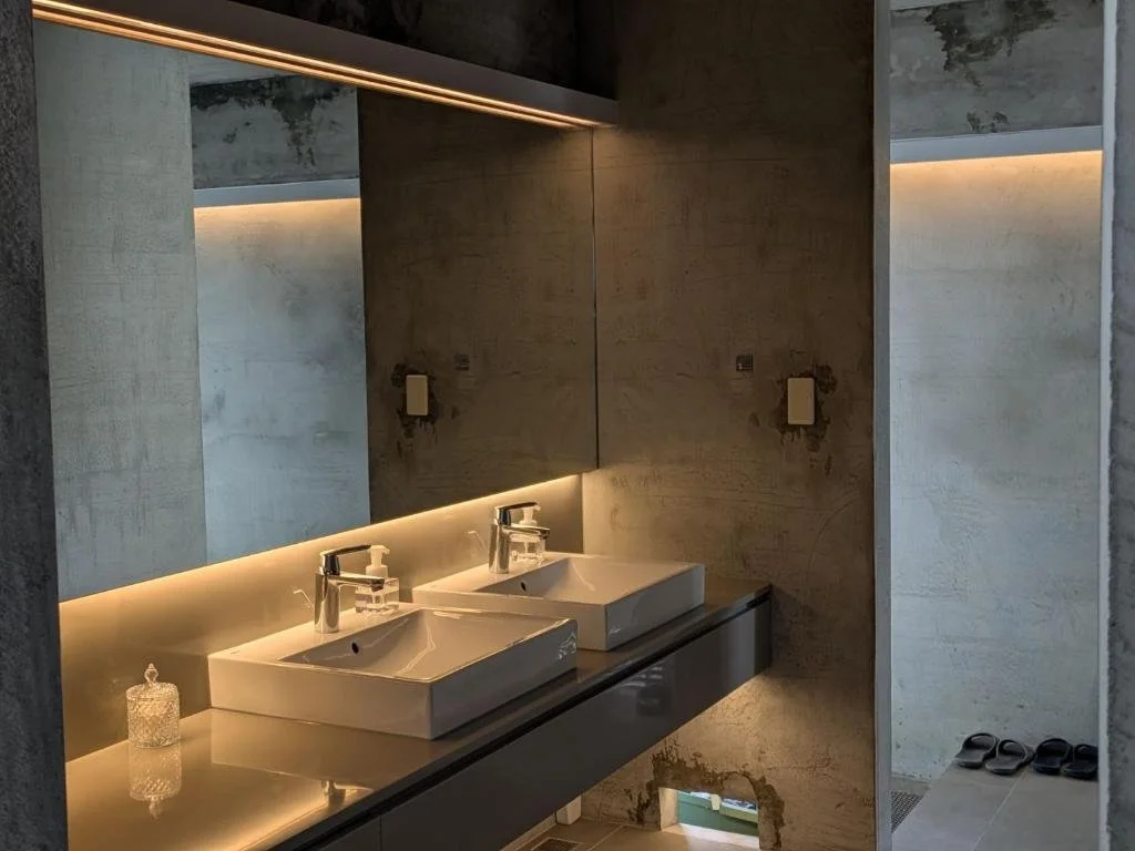 Shared Washroom
公共廁所