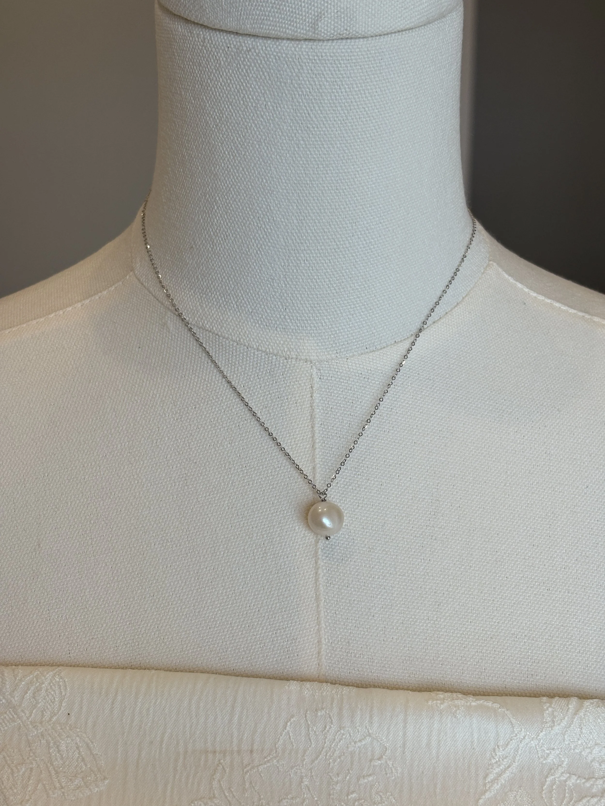 Delicate Pearl Drop Necklace (Gold & Silver)