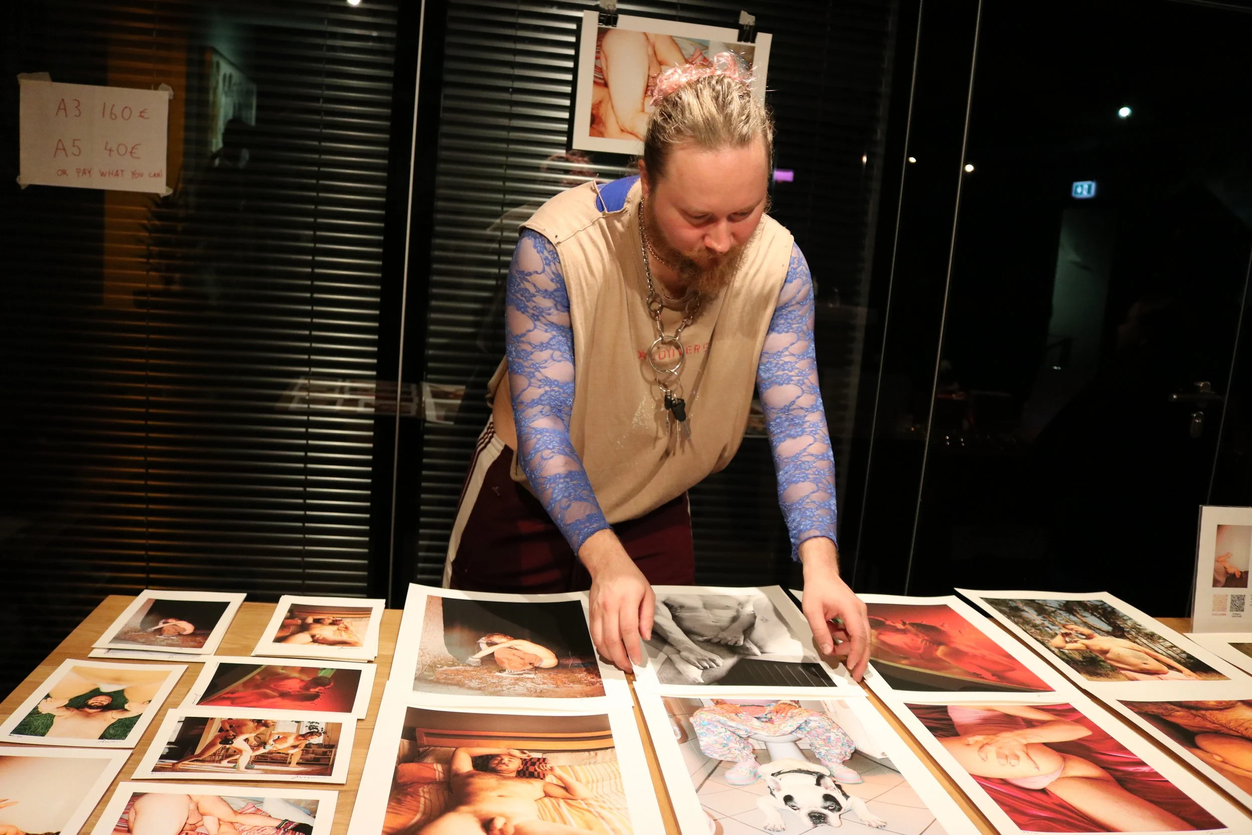 Finnish artist Jussi Ulkuniemi. Finnish queer artists promoting their work at HOMOTAIDEMARKKINAT, which took place in Helsinki on December 5, 2025, at the Hobo Hotel in Helsinki.