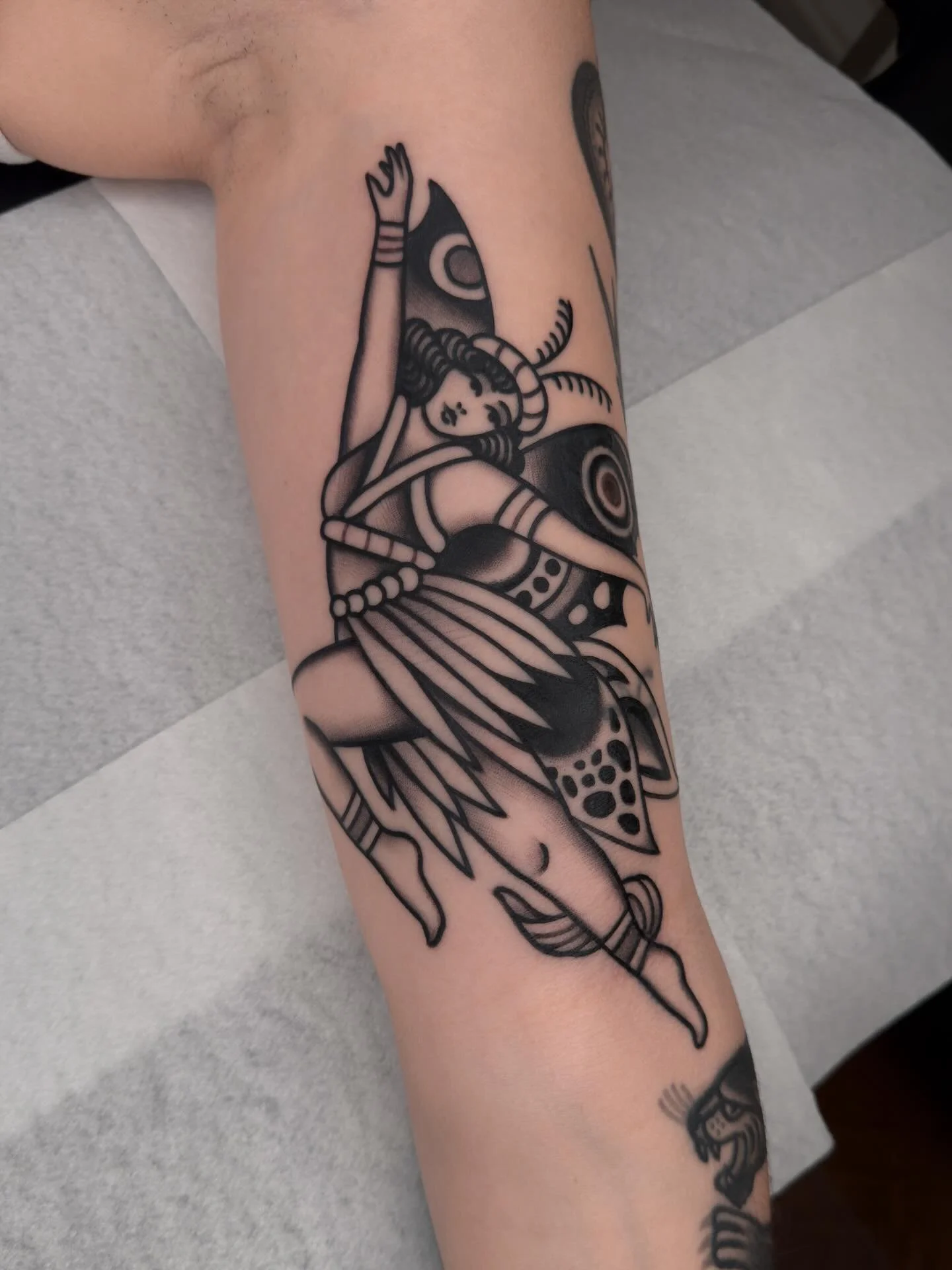 One day healed cover up. Two old tattoos hidden under this butterfly lady, thanks for the trust, Sandra 🫶🏻