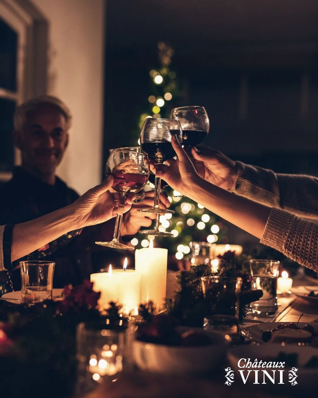 Dit weekend staat helemaal in teken van de feestdagen. 🎅🎄🎅
Zak af naar Ternat en laat je onderdompelen in winter-wijn-derland. 

🎄 12 wijnbouwers uit Frankrijk, Itali&euml; en Spanje brengen hun feestelijkste wijnen mee. 
🎄 Onze wijnadviseurs st