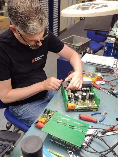 Lenze 8400 HighLine C VFD positioning drive repair – offshore wind turbine cable management system