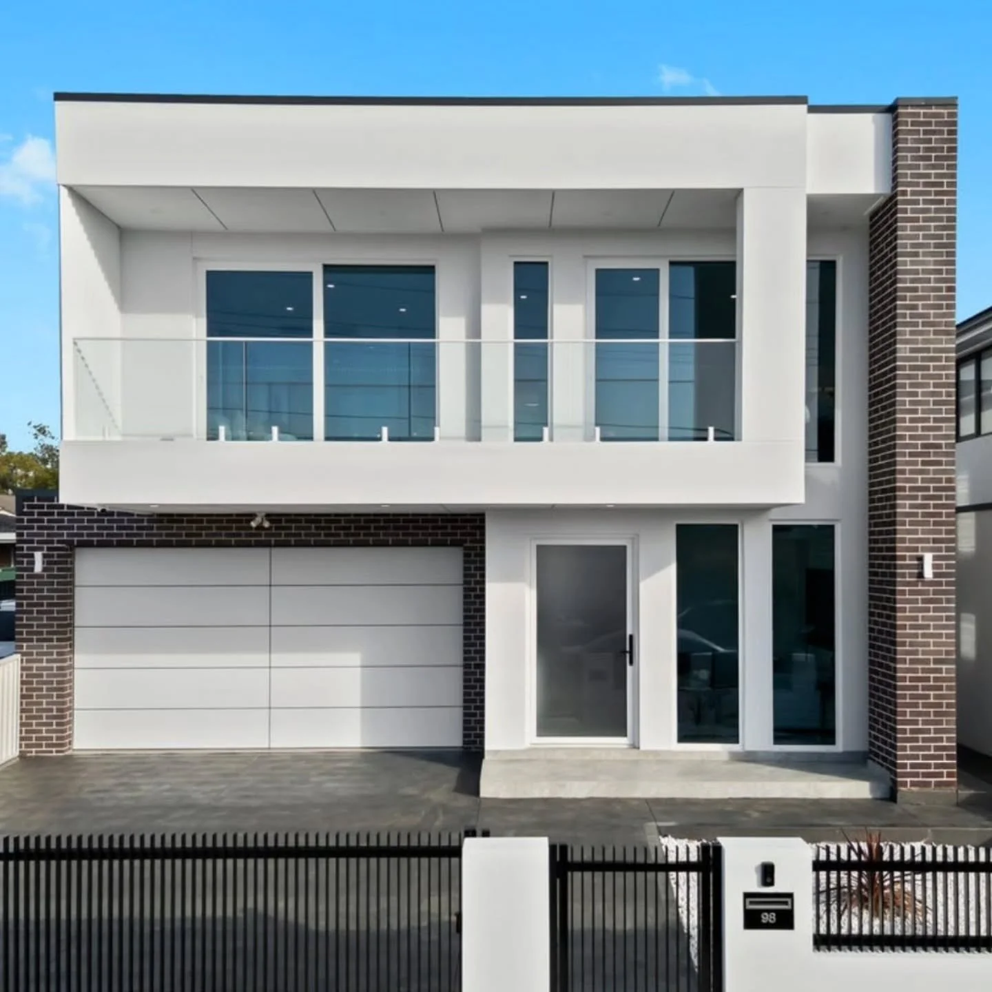 Completed Project: McBurney &ndash; bespoke modern design. Every essential living feature and more, high-end luxury finishes, and expansive alfresco with integrated cooking, all come together seamlessly. Stunning detached Granny Flat too!

MEJOBUILD 