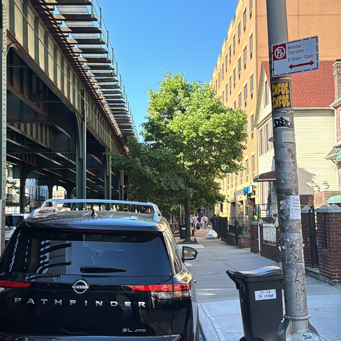 Alternate Side Parking Monday and Thursdays 8:30a-10a Southbound Side of 31st Street. 🚔Altside Ticket $65👮‍♀️🅿️Early Bird Special at 31-57 31st $14🅿️ #astoria #parking #queens #nyc #manhattan #commute #street