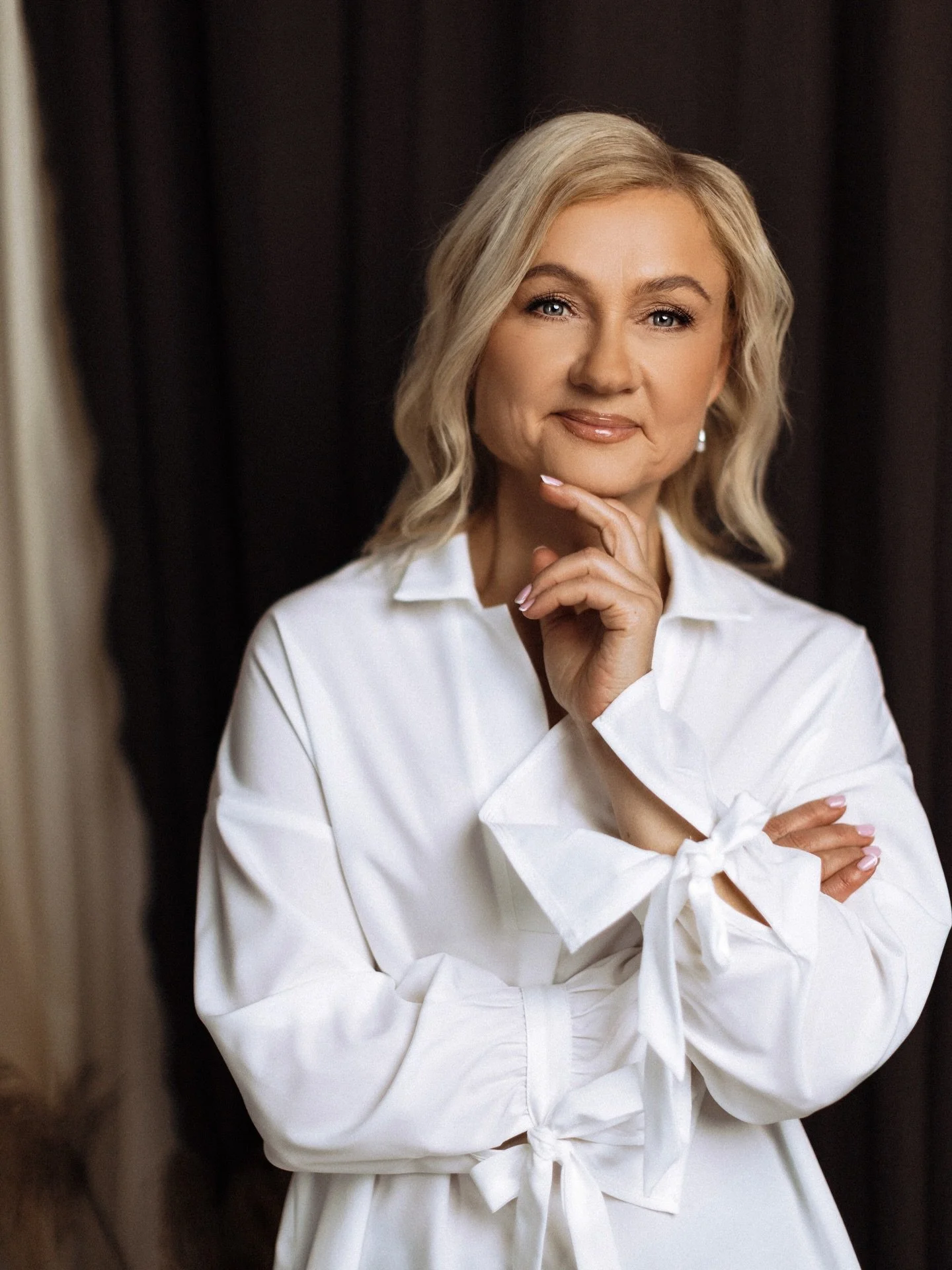 Geriausios dovanos nesideda į dėžutes.
Jos telpa akimirkose, žvilgsniuose ir tame jausme, kai supranti: esu graži / gražus taip, kaip esu.

Fotosesijoje pozuoti mokėti nereikia.
A&scaron; būnu &scaron;alia, vedu, padedu, nuraminu.
Jūs tiesiog būnate,