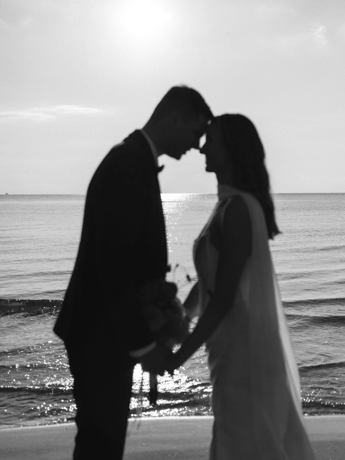 Įamžinu meilę su dideliu kruop&scaron;tumu detalėms ir emocijoms &mdash; su lengvu cinematic prieskoniu, bet i&scaron;laikant klasiką, kad nuotraukos i&scaron;liktų aktualios per amžius.
2026 m. sezonas pildosi, kviečiu rezervuoti savo datą 🤍