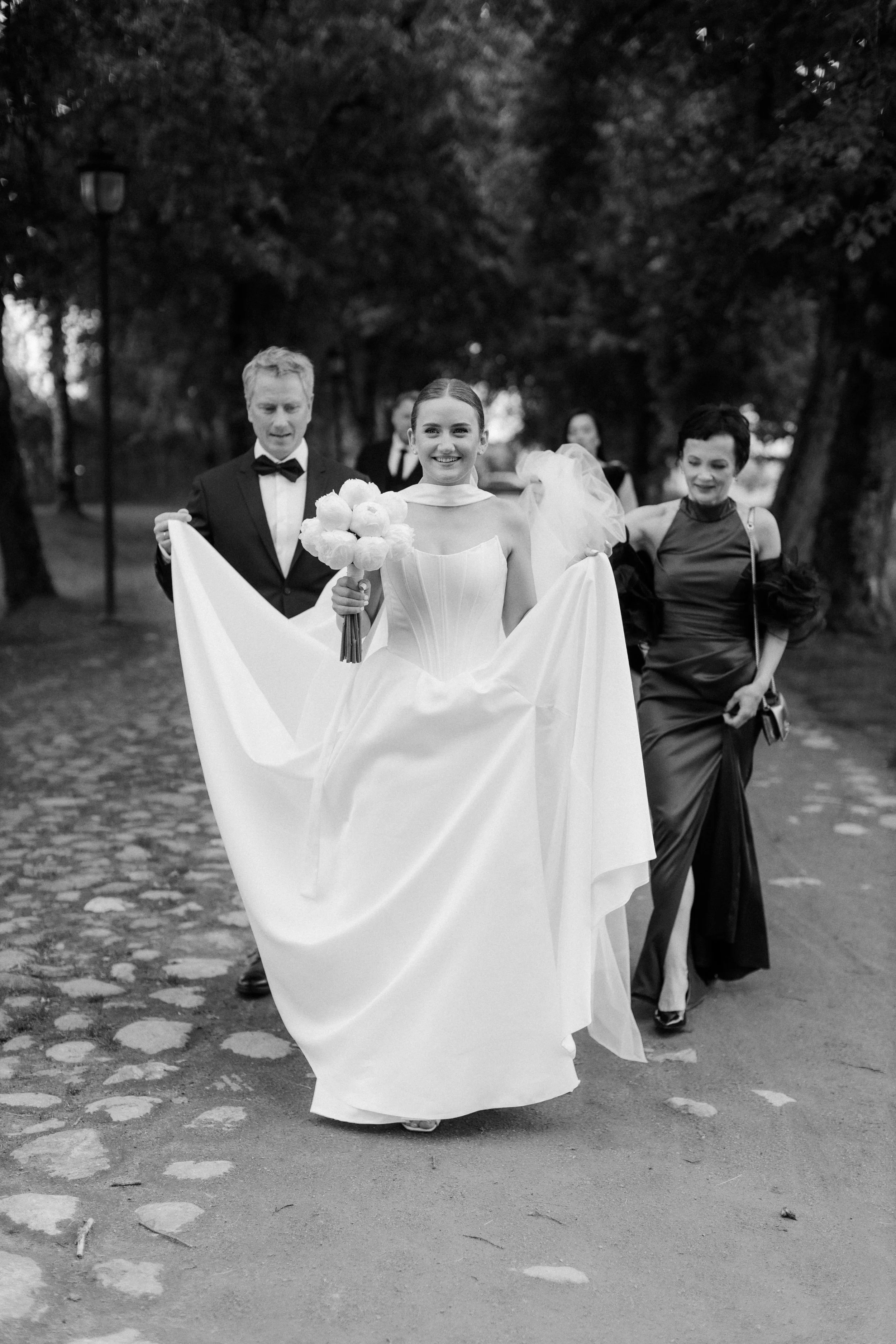 erikauphoto473bw.jpg