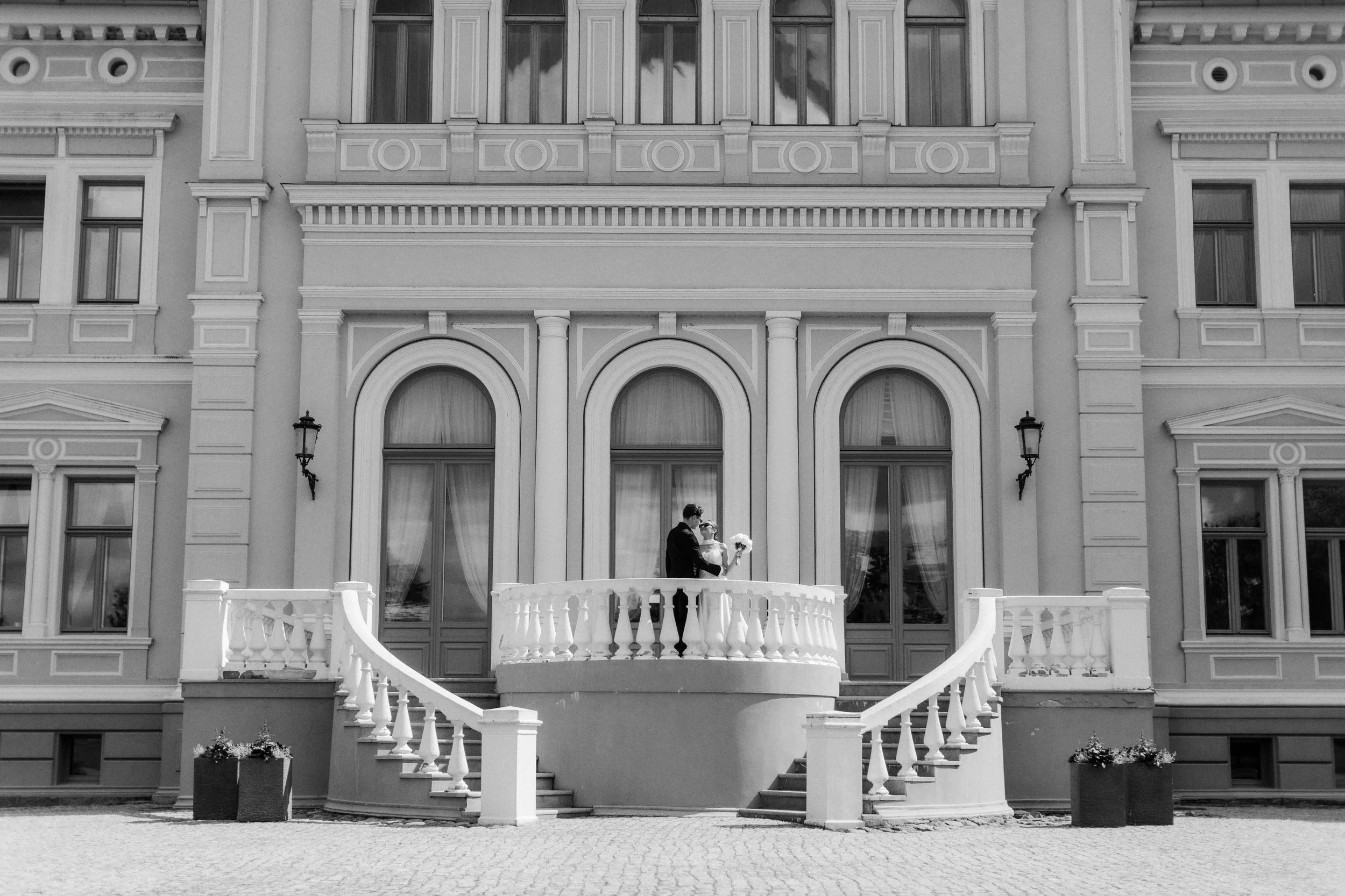erikauphoto565bw.jpg