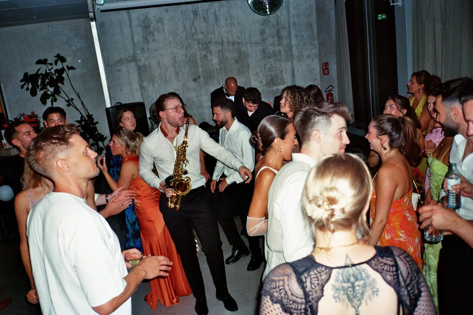 240907_Hochzeit_Guelsah_Julius_Analog_00023.jpg