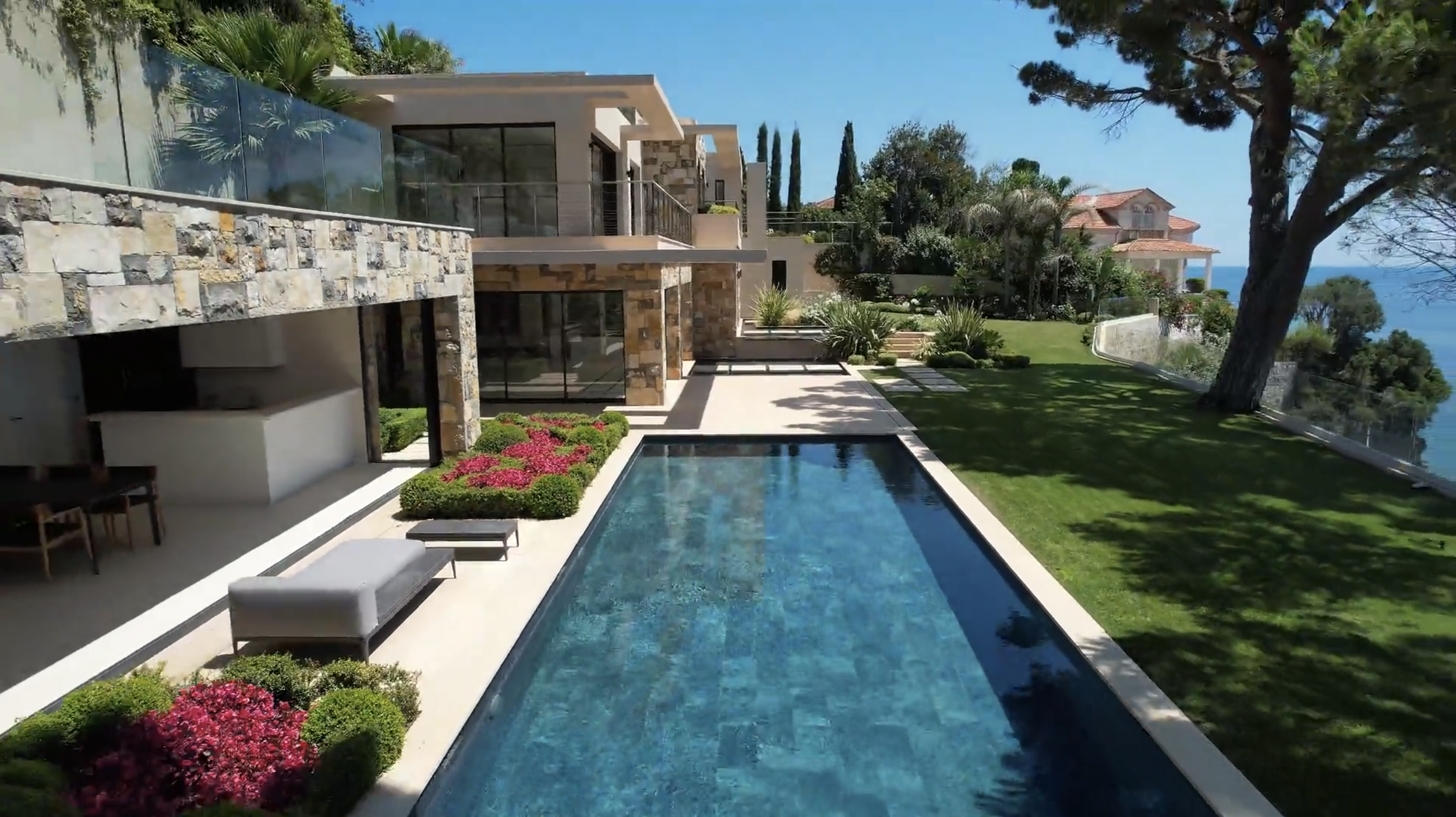 Secteur architecture, immobilier - direction artistique - création d'une vidéo - R-House Design