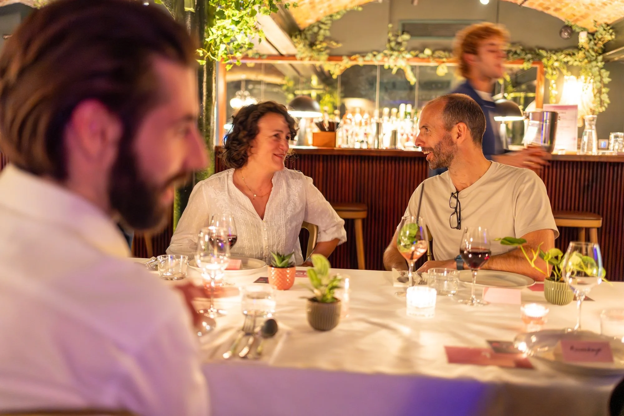 AHI Nov - guests chatting