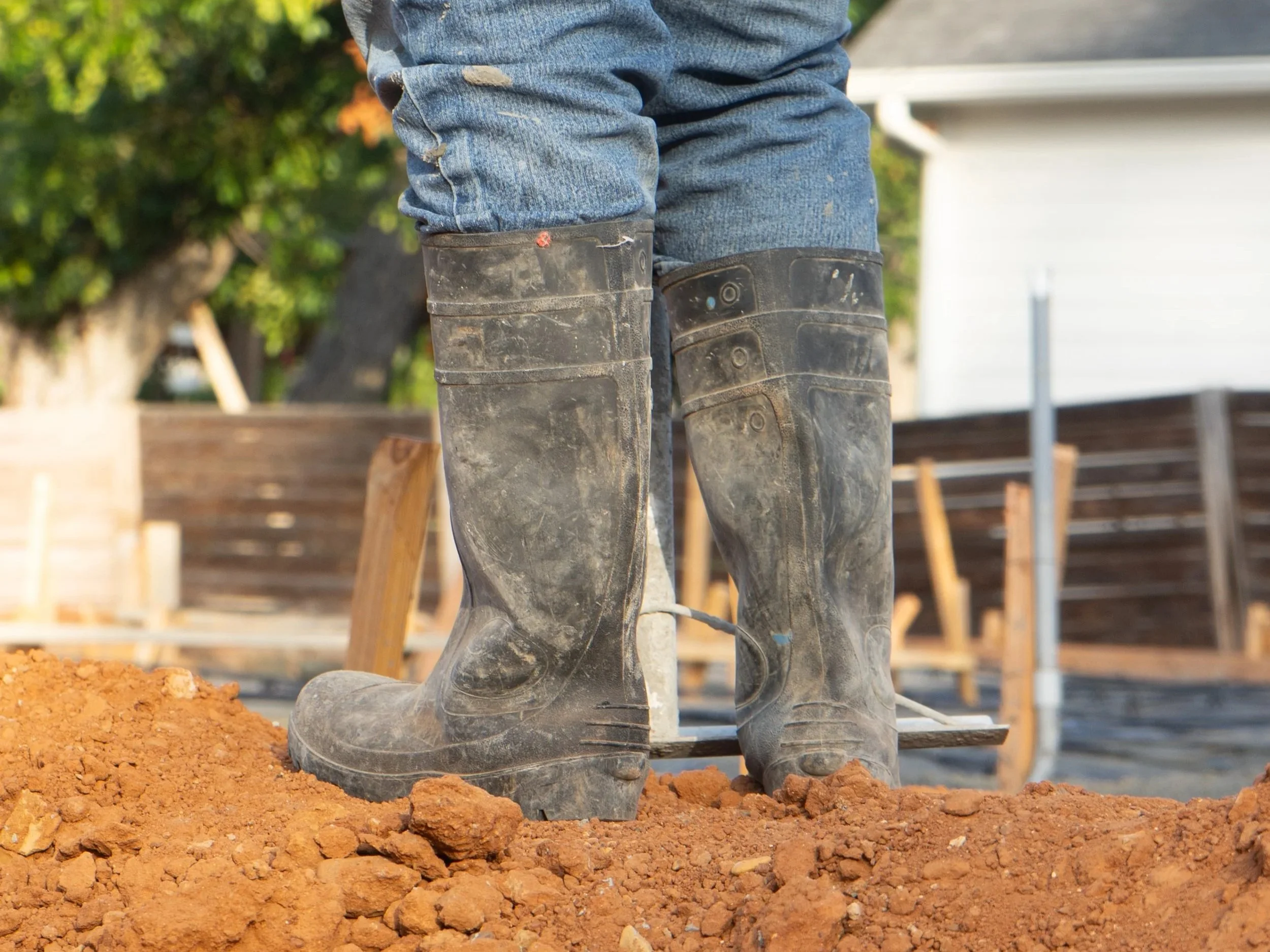 The Rhythm of the Jobsite, Finding Beauty in Every Close‑Up: