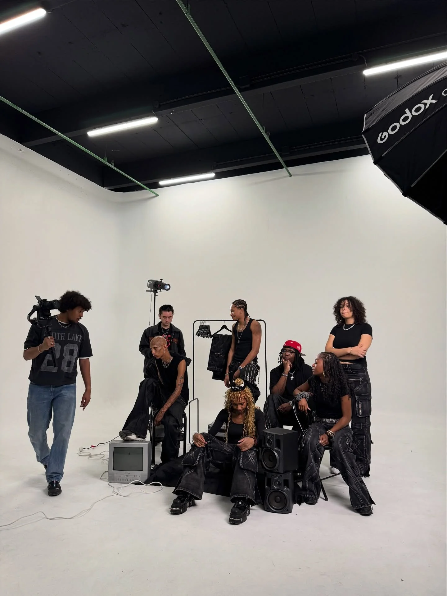 BTS de notre derni&egrave;re production pour le lancement officiel de @2am_fit 

BTS of our latest production for the @2am_fit official launch

Pre production @helio_ve 
Director @real.terence 
Models @twxn @xeno_serpo  @mvrcel11 @alyciammc @tyxnna__