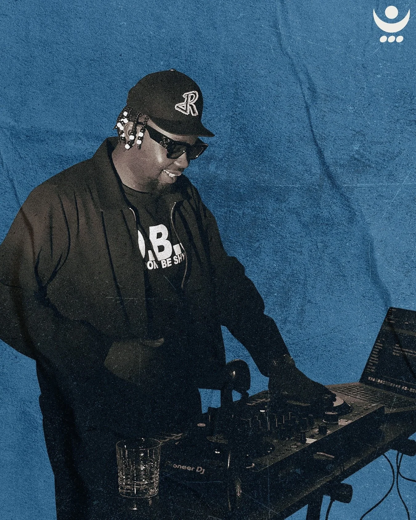 Bas&eacute; &agrave; Paris, @raf_w._the_6 bouscule les codes avec des sets abrasifs et une esth&eacute;tique sonore radicale, &agrave; mi-chemin entre la drill UK, le rap exp&eacute;rimental et l&rsquo;underground US.

Fondateur de @revnge.paris et i